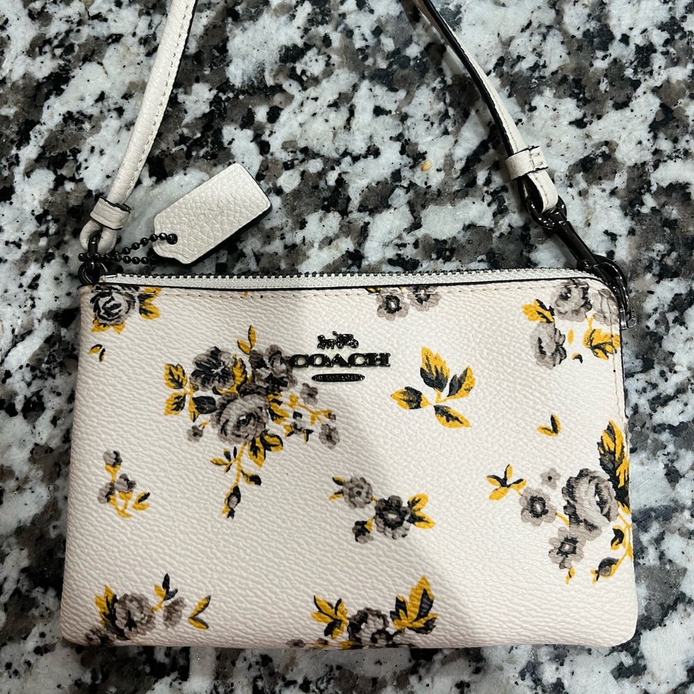 Coach wristlet! Like New.